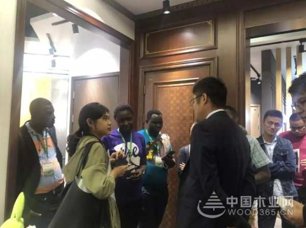 “一带一路”国家林业产能合作官员前来兔宝宝木门参观考察