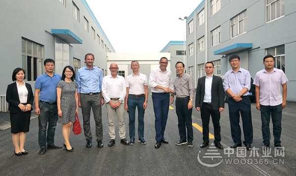 世界知名板材企业爱格集团CFO Thomas Lessing一行访问耀东华集团无锡制造基地！