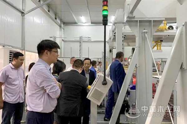 世界知名板材企业爱格集团CFO Thomas Lessing一行访问耀东华集团无锡制造基地！
