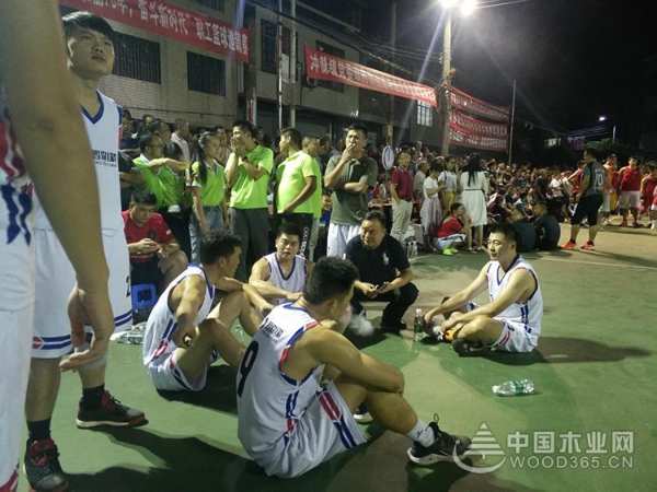 【壮丽70年，奋斗新时代】鹏森缘冠名冲脉镇“商会杯”篮球赛