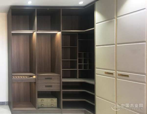 齐心协力 苏醒板材与经销商携手共闯市场