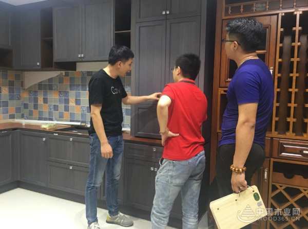 齐心协力 苏醒板材与经销商携手共闯市场