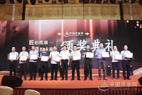 品质铸就 洞庭木业喜获“行业影响力板材十大品牌”！