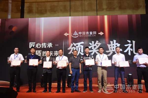 再添华章，鼎丰木业荣膺 “创新产品板材十大品牌”！