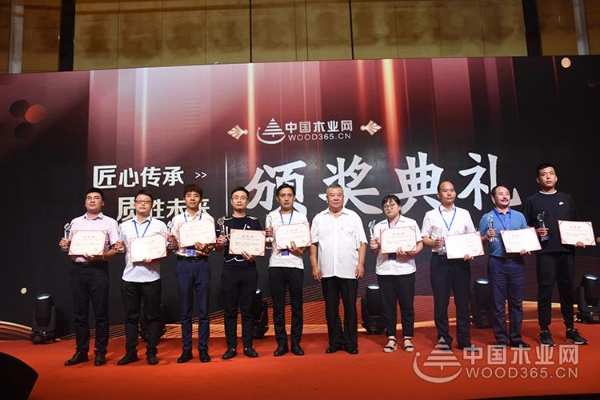 强势出击 船老大荣获“行业畅销板材十大品牌”！