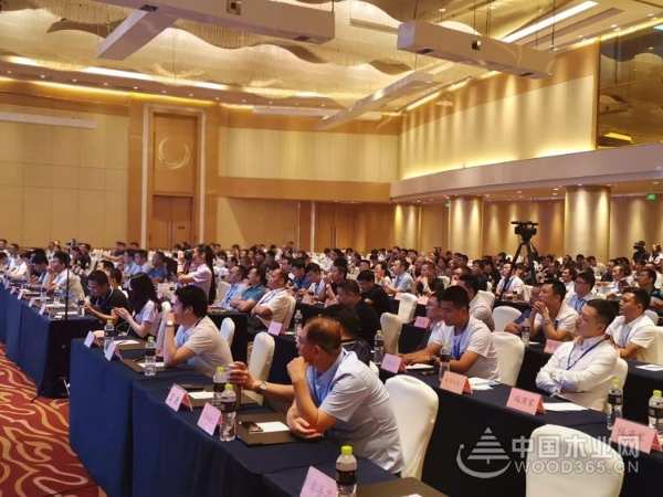 再添华章，好太太获“投资价值板材十大品牌”殊荣！