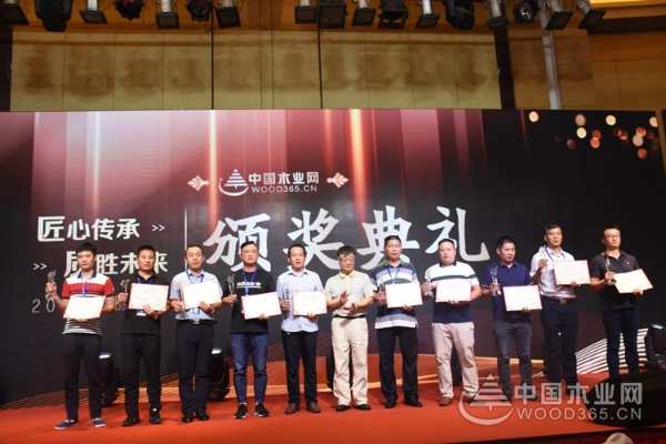 再添华章，好太太获“投资价值板材十大品牌”殊荣！