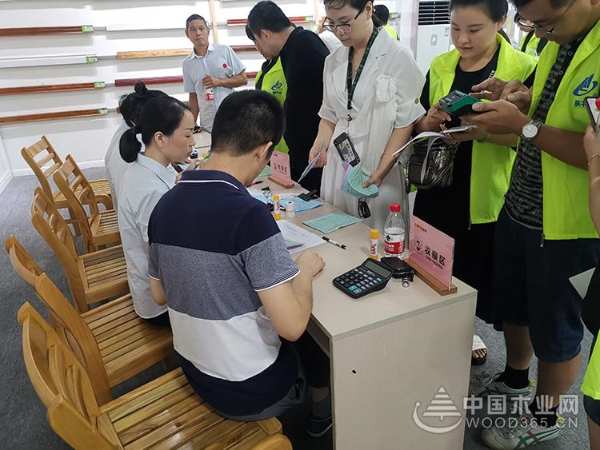 莫干山地板8·11厂购|比“利奇马”更强势，莫粉的热情势不可挡！