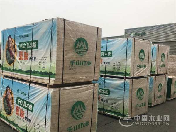 千山木业10年老师傅教你辨别大豆胶板的好坏