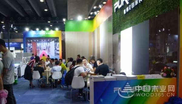直击预油漆饰面板涂饰现场--2019建博会必看