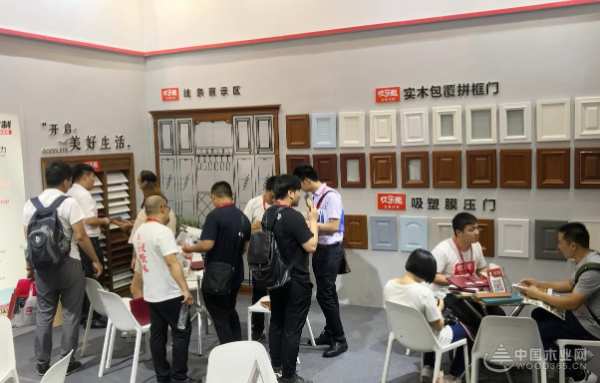 第21届广州建博会盛大开展 欢乐熊首秀抢眼