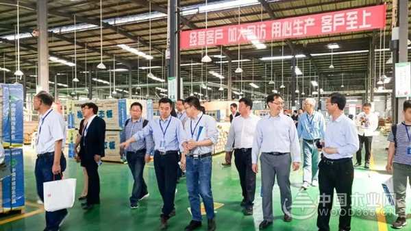 2019年度中国林产工业协会胶合板专委会理事长会议暨走进福湘集团活动圆满成功！