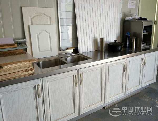 鹏森缘高层走访重庆黔江鹏森缘全屋定制销售中心 共绘发展宏图！