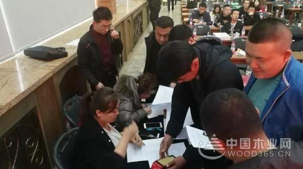 千山木业山西经销商峰会火爆现场，大豆胶板材成新宠