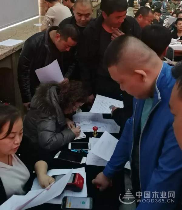 千山木业山西经销商峰会火爆现场，大豆胶板材成新宠