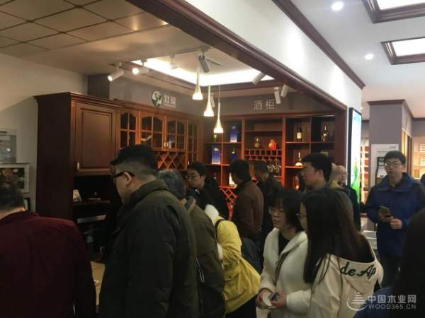十大生态板品牌壮象董事长叶新忠在全国杉木研讨会上发言