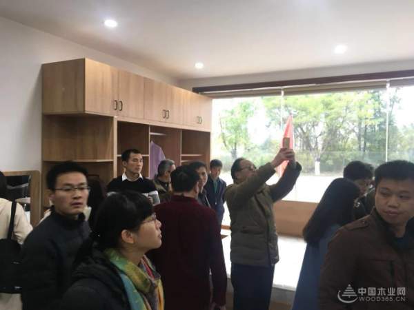 十大生态板品牌壮象董事长叶新忠在全国杉木研讨会上发言
