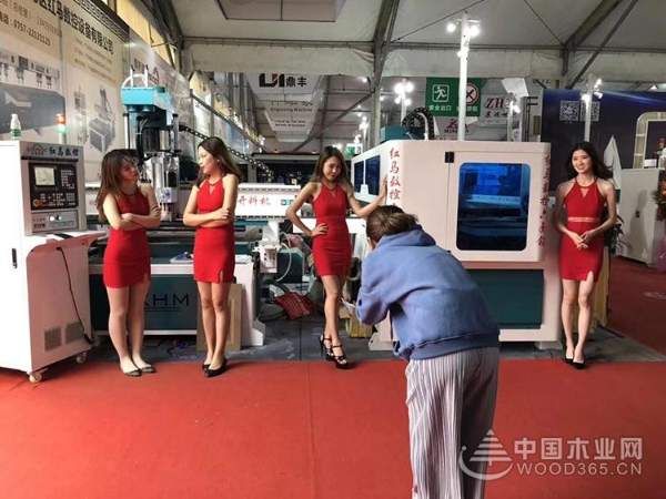 汉林水性木器腻子独具一格，在顺德伦教木工展上大放光彩！