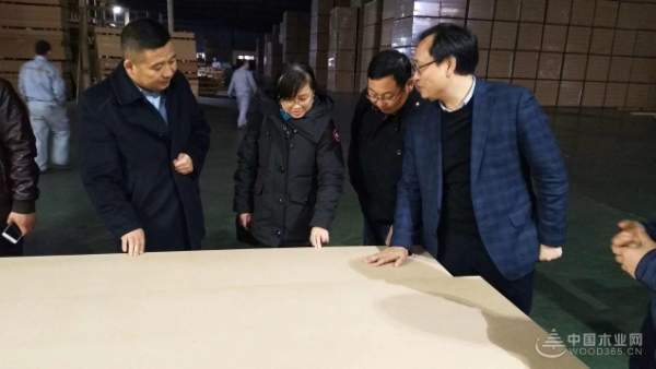 佳诺威集团与南京林业大学进行产学研合作签约授牌