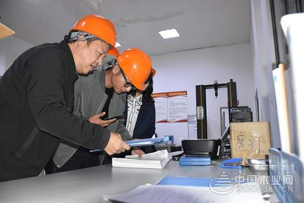 行业大咖万科考察组来访科林 洽谈战略合作