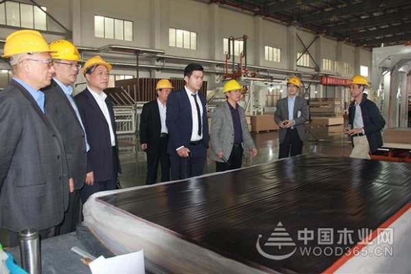 打造品牌效应，提升战略合作——大亚好生活人造板饰面基地挂牌成立