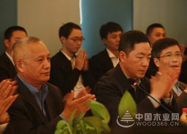 打造品牌效应，提升战略合作——大亚好生活人造板饰面基地挂牌成立