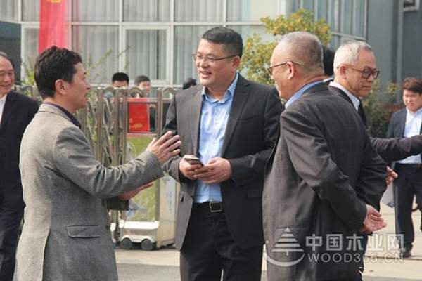 打造品牌效应，提升战略合作——大亚好生活人造板饰面基地挂牌成立