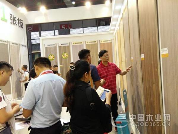 玉辉木业携新品重磅登场家博会