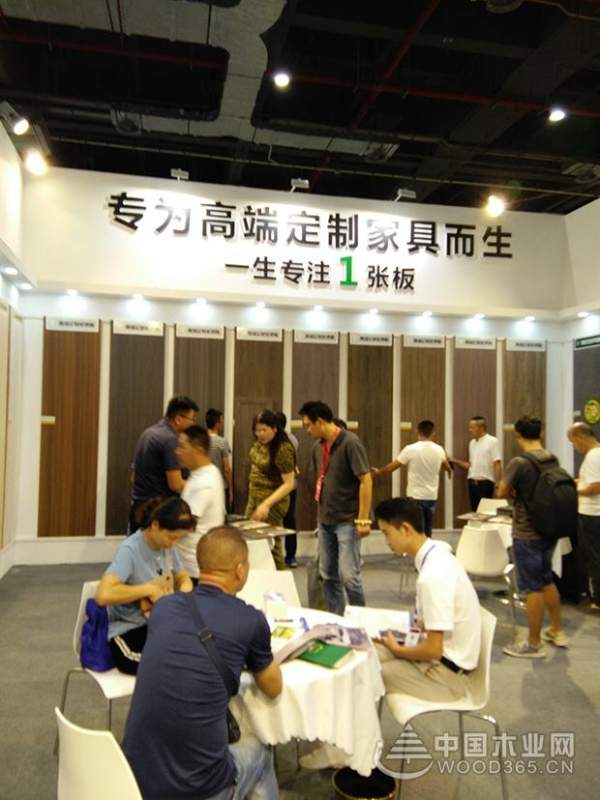 玉辉木业携新品重磅登场家博会