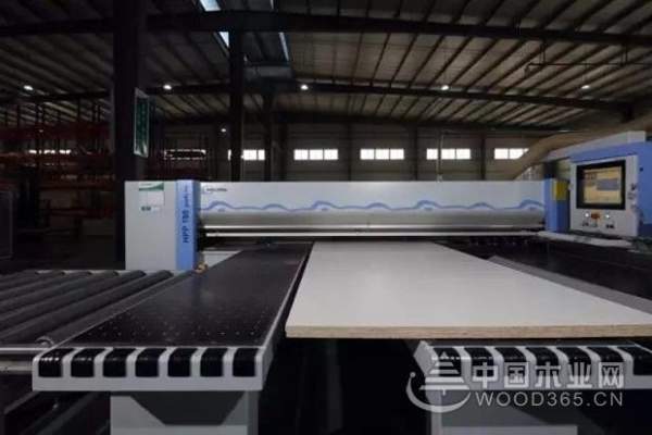 又双叒得奖啦！兔宝宝衣柜荣获2018中国全屋定制十佳品牌