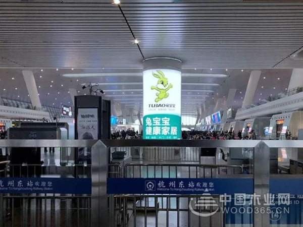 兔宝宝搭载“复兴号”，高铁广告开启霸屏模式