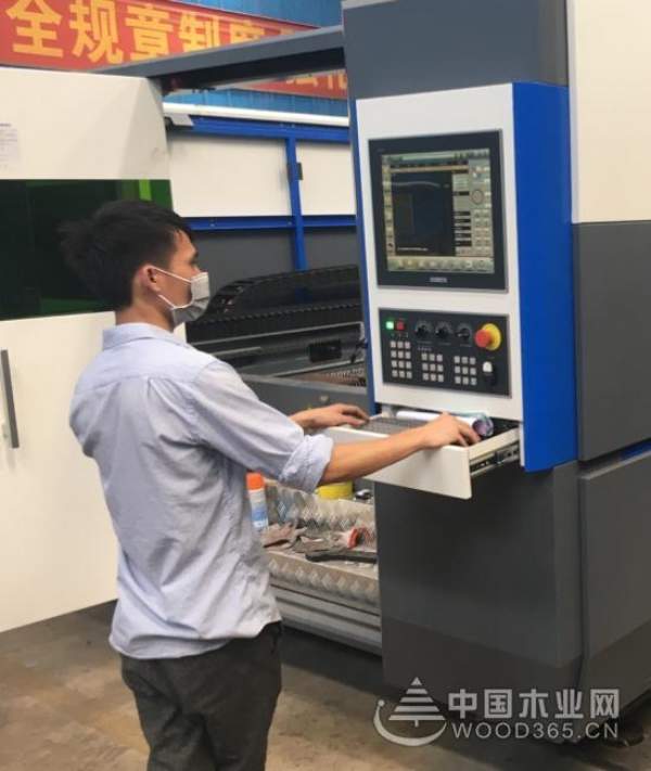 悟新机械——引进光纤激光切割机 助力高效率工作