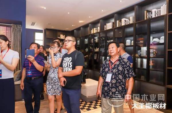 大王椰新经销商参观工厂，见证大王椰匠心品质