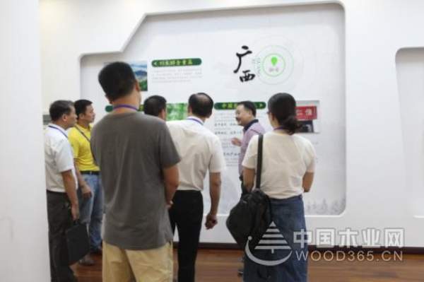 广西融安县人大委员代表到壮象调研