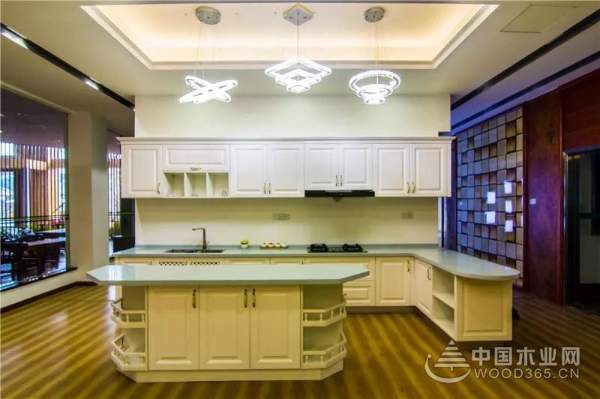 “走进福汉形象店”系列之汉翔店，真诚服务赢得消费者点赞！