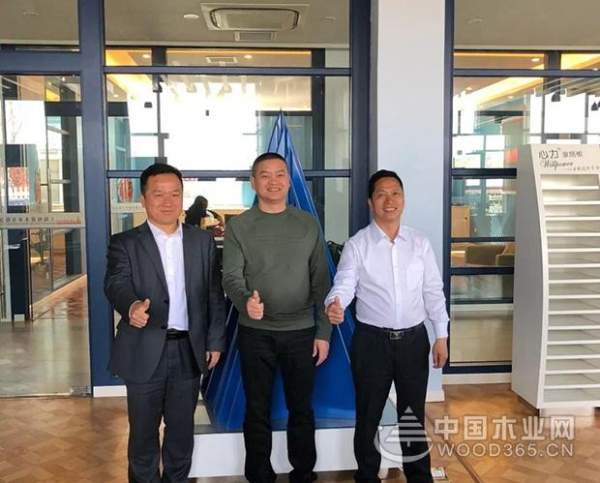 风和日丽“怡黄”行，携手共进“抚商”情