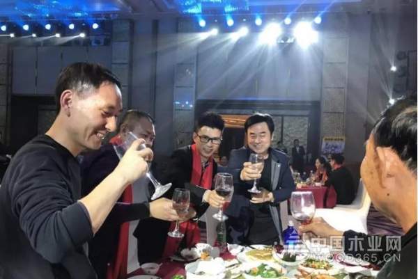 不忘初心，感恩有你！百强新疆运营中心迎春会盛大举行