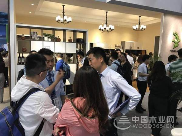 【展会特辑Day1】兔宝宝健康定制登陆广州定制家居展览会！