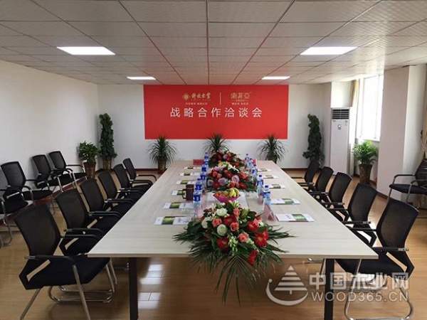 索菲亚采购部总监冯剑等一行到访中国第 一家超级刨花板公司-科林木业