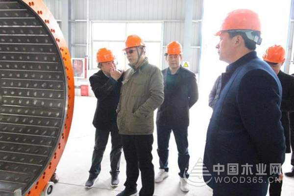 索菲亚采购部总监冯剑等一行到访中国第 一家超级刨花板公司-科林木业