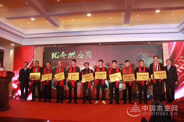 “顺势腾飞 重构未来”——2018浙江豪鼎实业投资有限公司年终庆典在杭州盛大召开